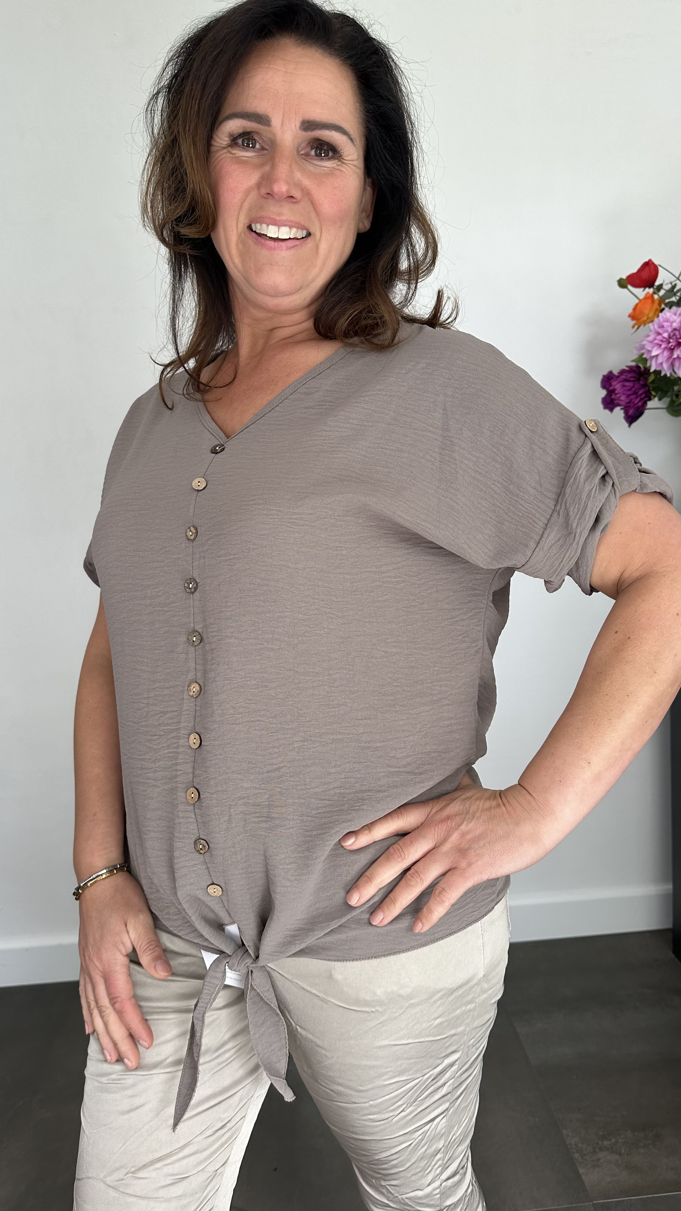 Blouse tessy met knoop taupe
