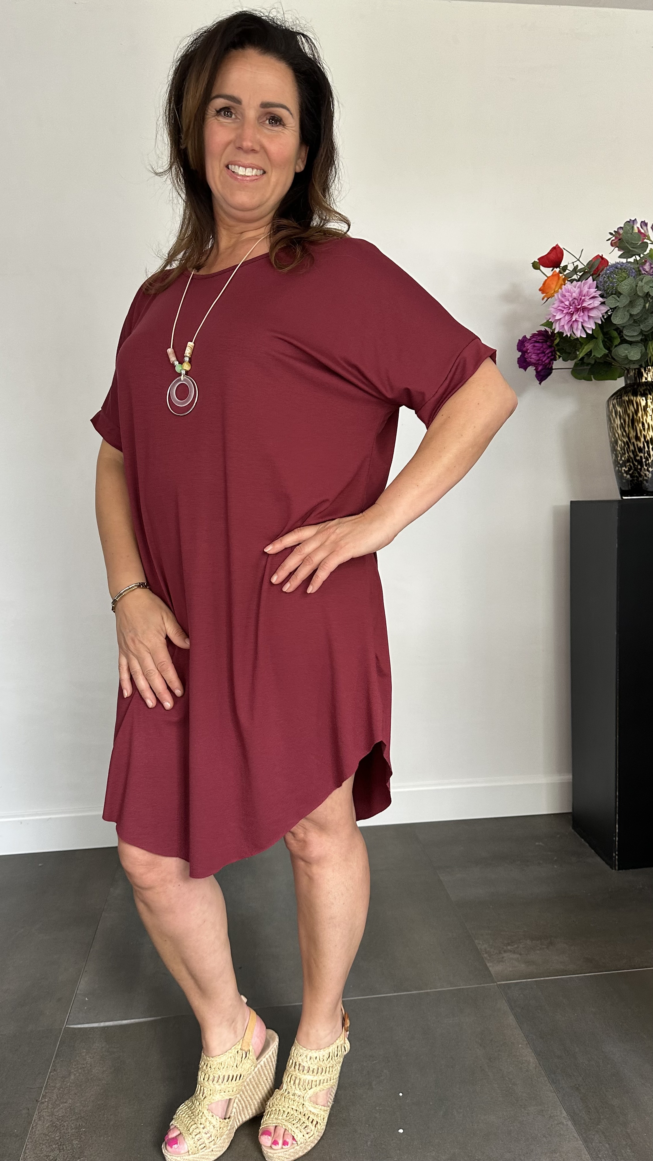 T-shirtjurk met ketting wijnrood