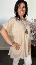 Shirt Jessica met ketting Zand