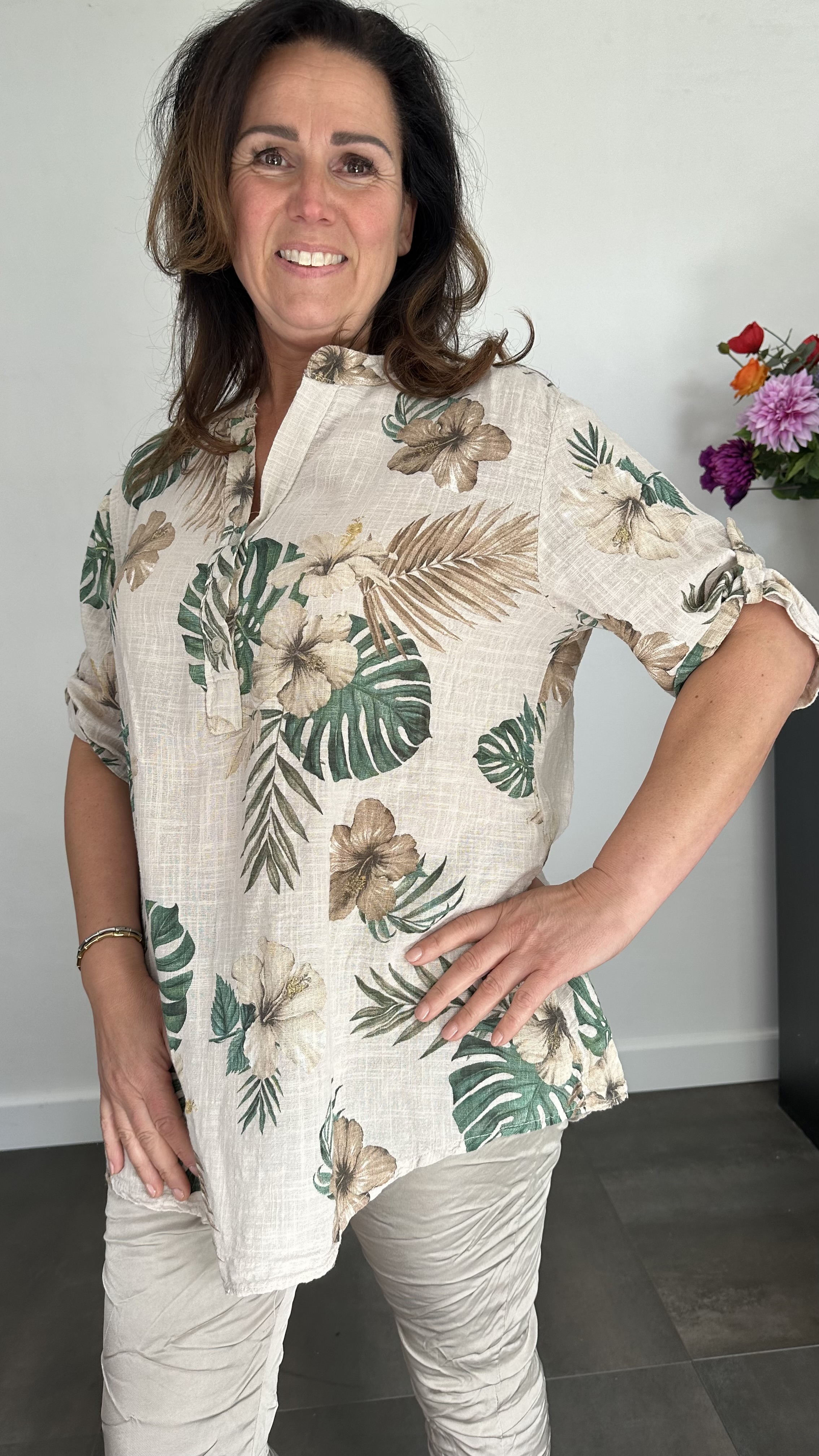 Linnenlook blouse hibiscus zand
