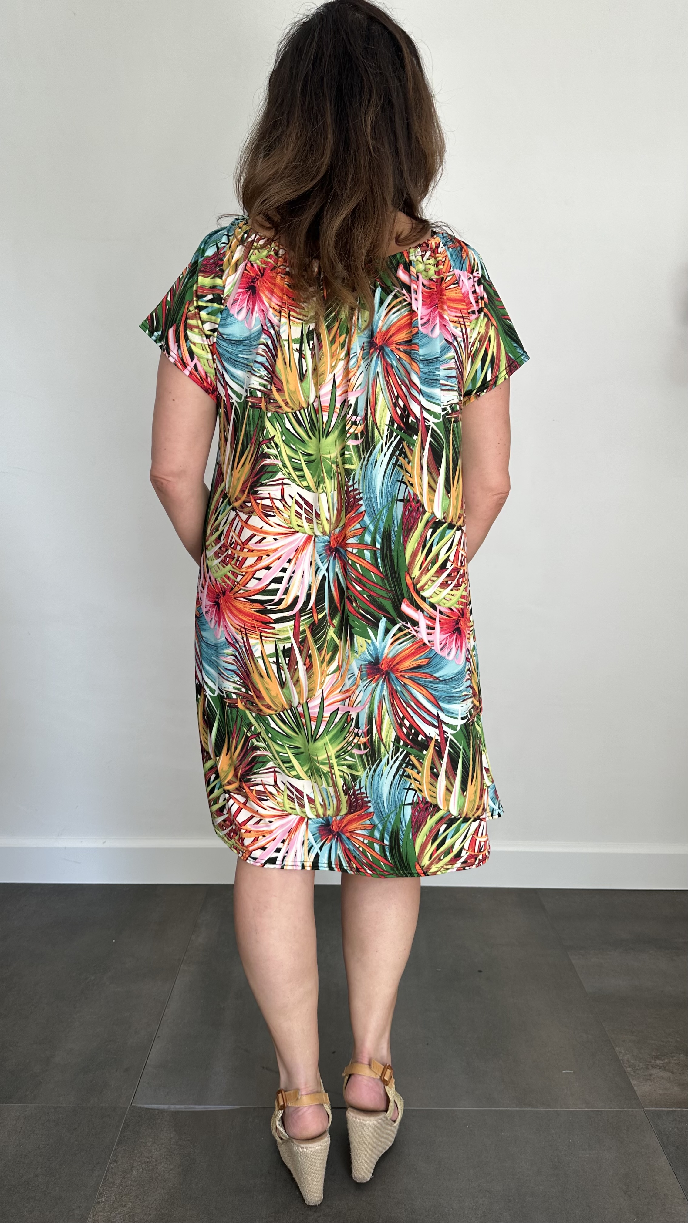 Jurk met koordje palm gekleurd