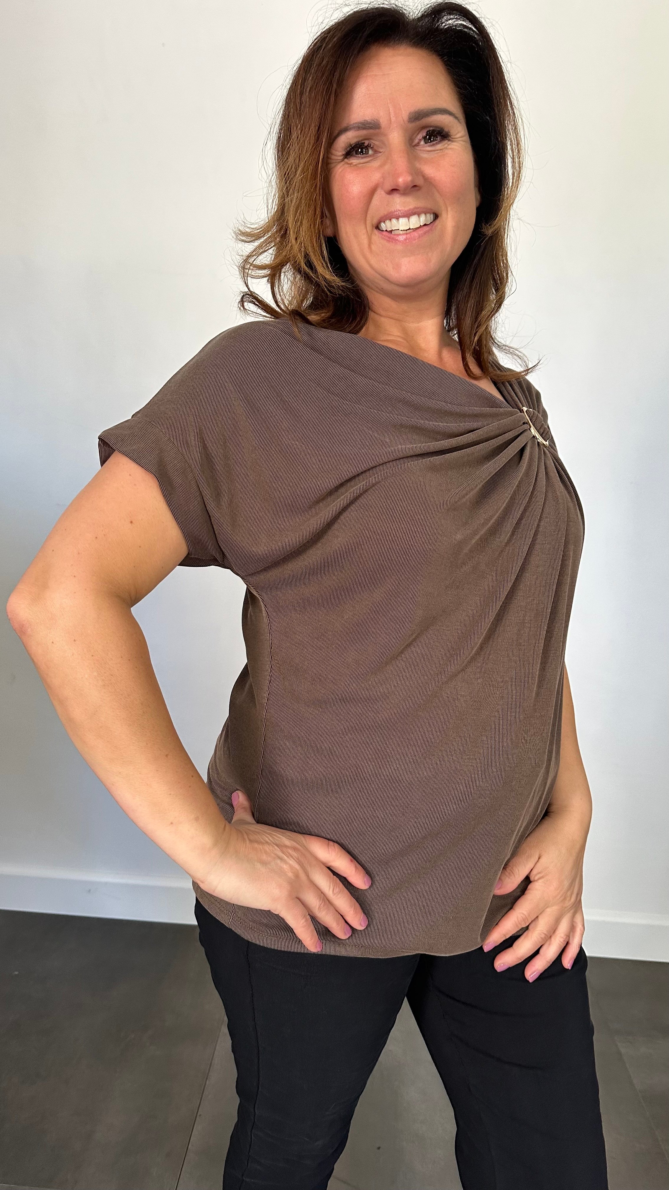Ribbel shirt met gesp bruin
