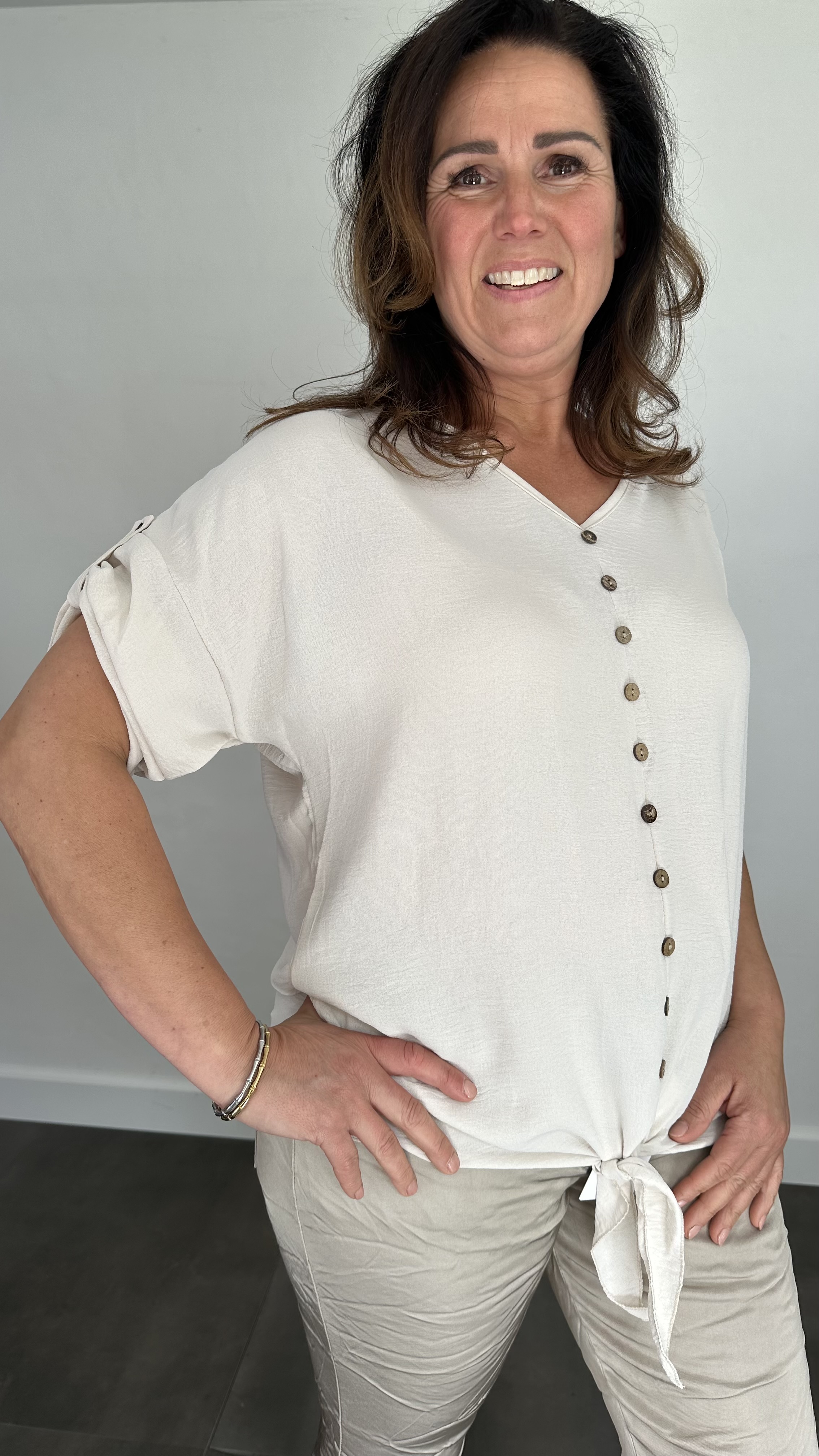Blouse tessy met knoop beige