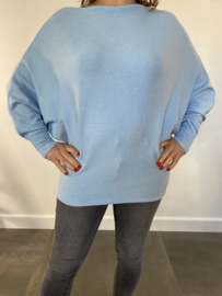 Fijn gebreide trui met vleermuismouw baby blauw