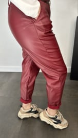 Lederlook broek met riem Bordeaux