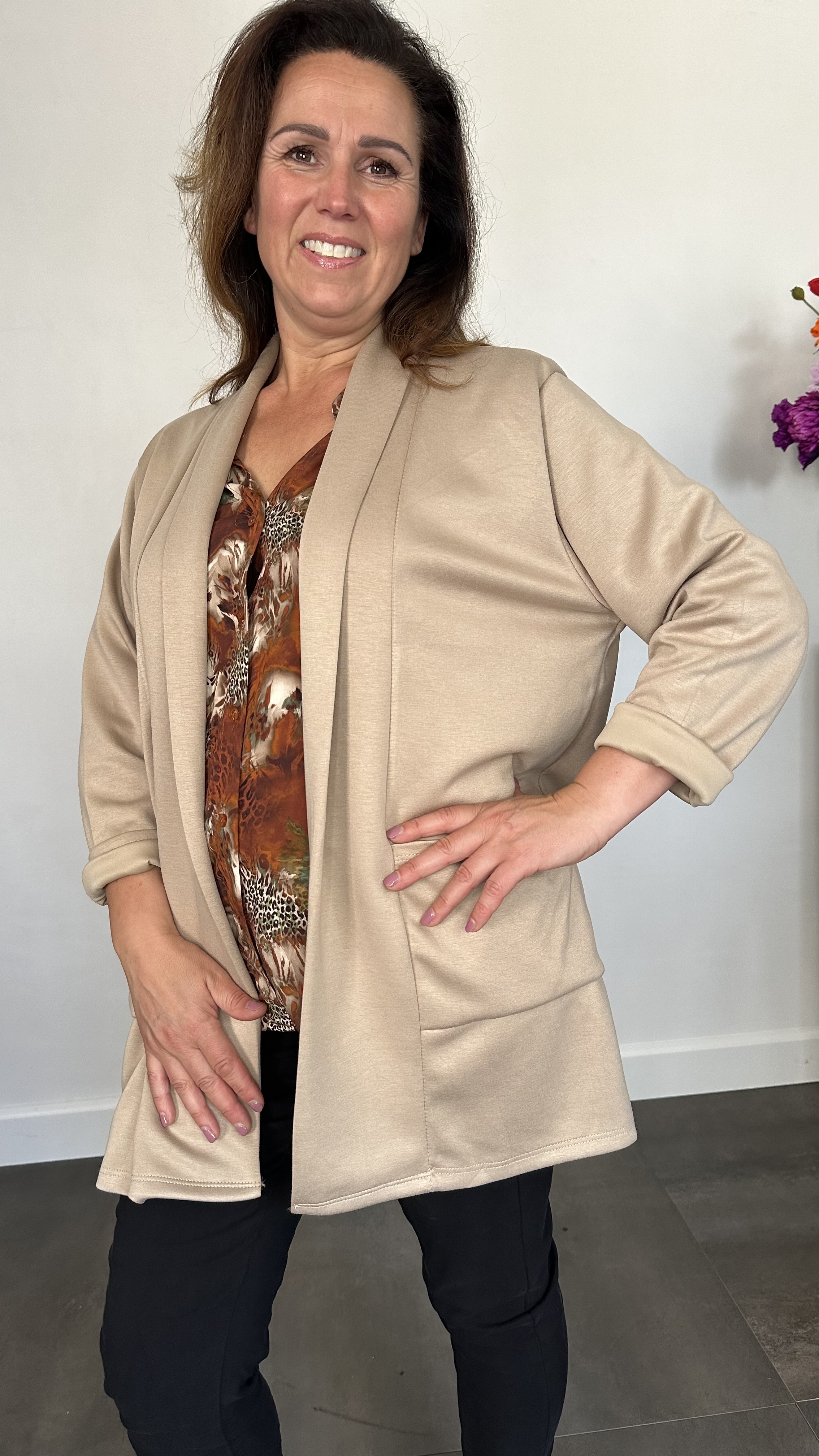 Vest Lisa met sjaalkraag +SIZE zand