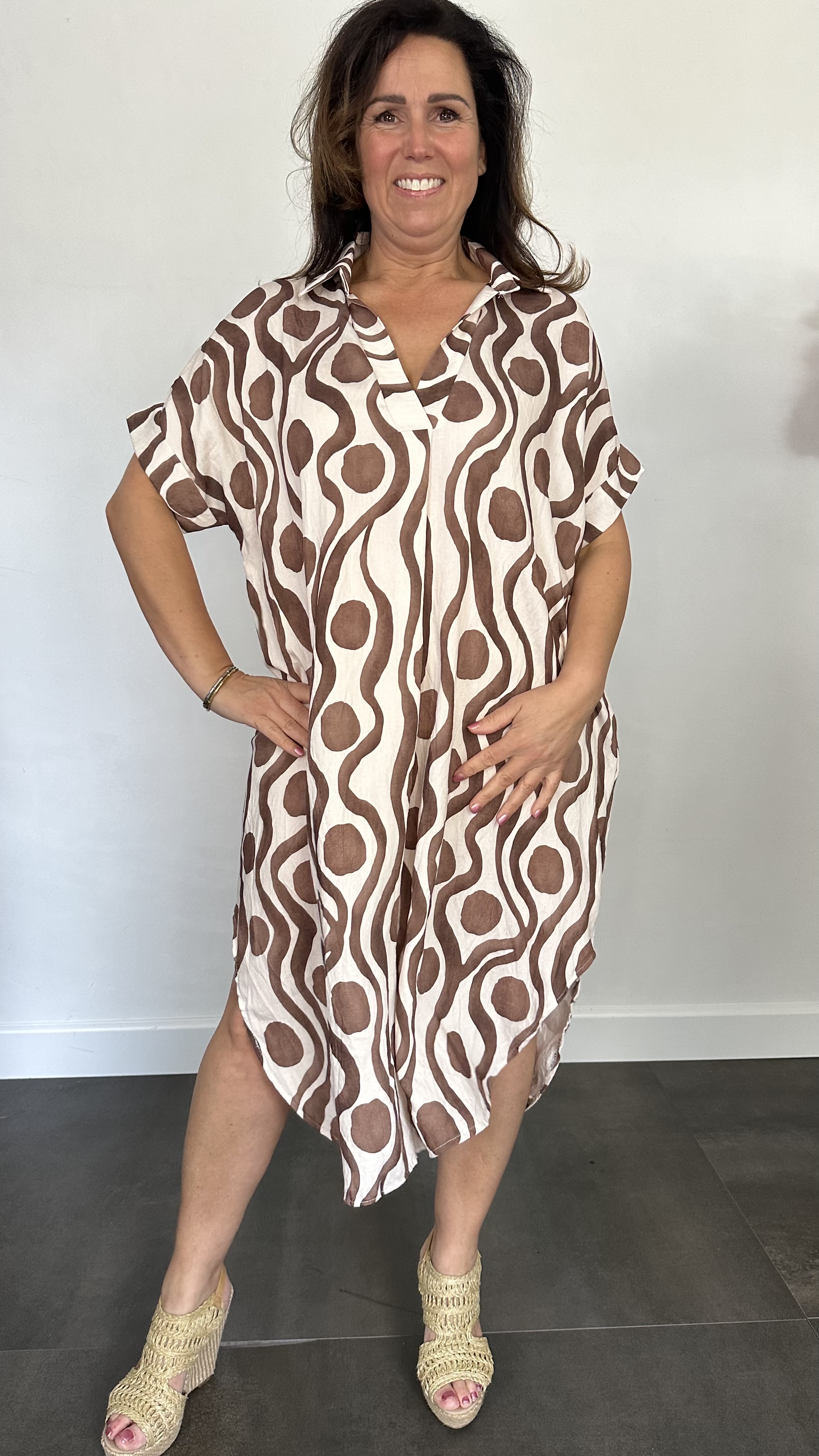 Jurk Leya waves &spots +Size Taupe