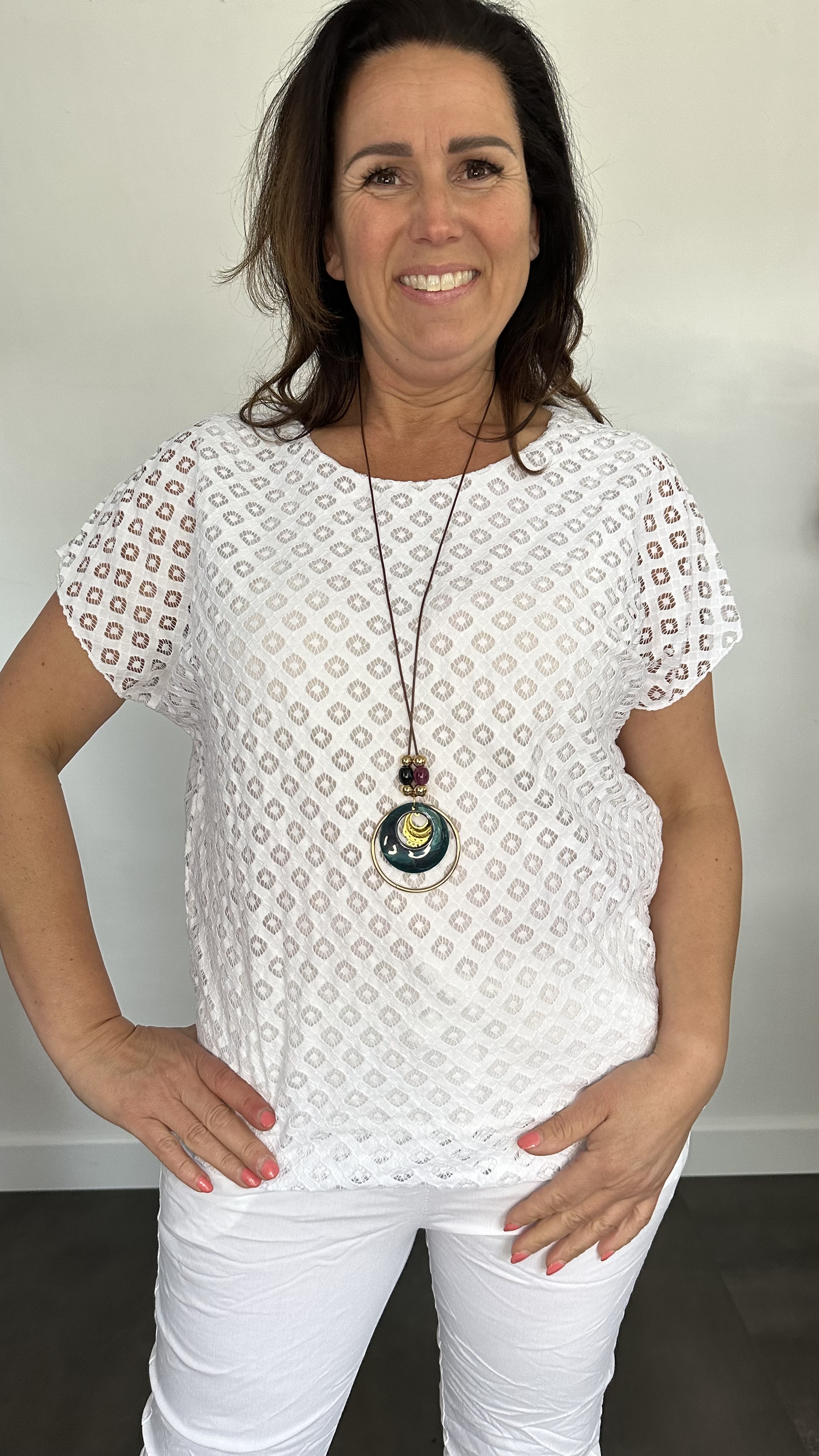 Shirt Joann met ketting wit