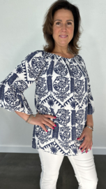 Blouse Athene met flared mouw en elastiek in de halslijn donker blauw