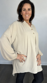 Tuniek met knoopjes crepe +SIZE zand