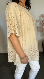 Broderie top Aurora zand