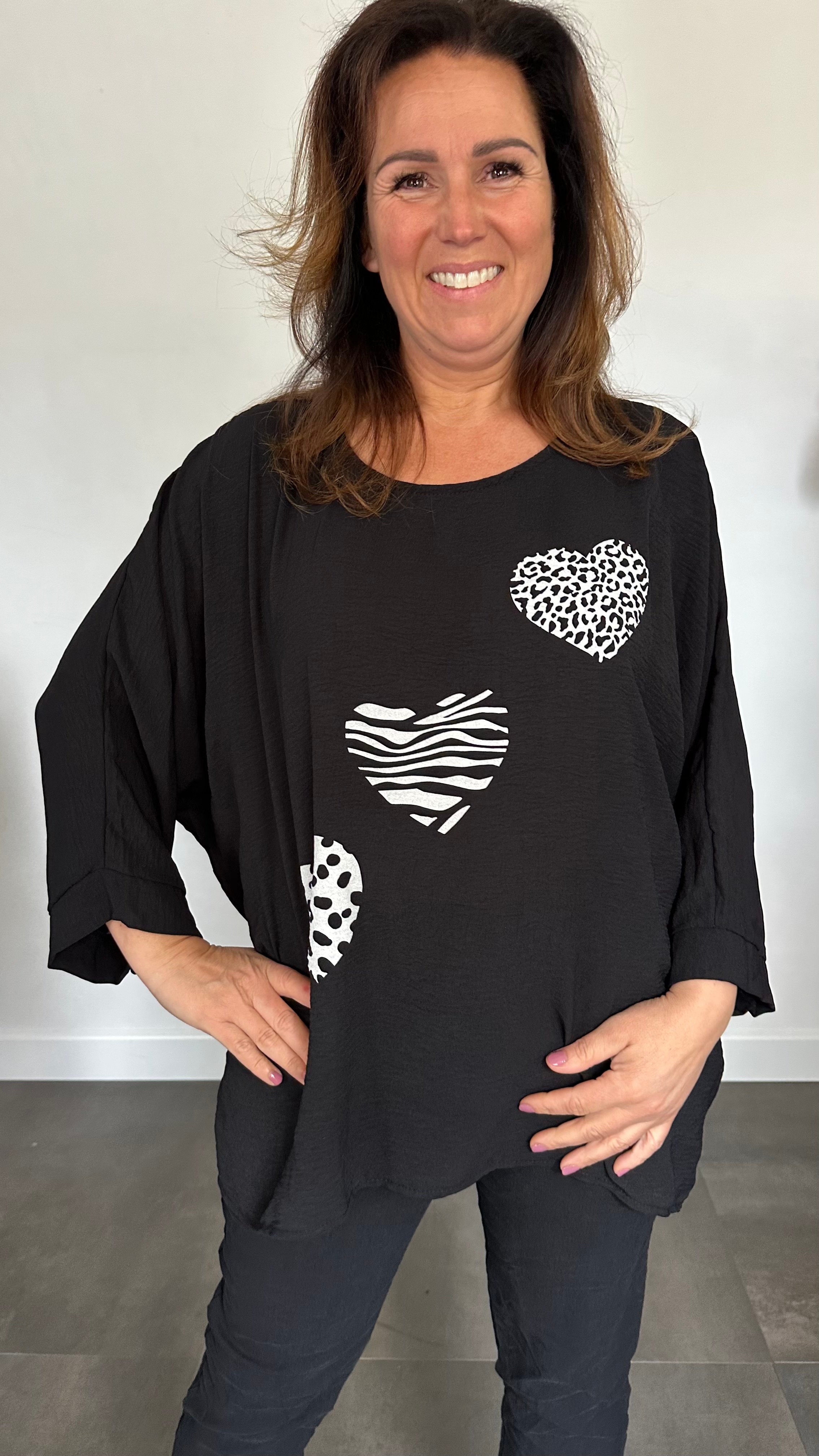 Crepe shirt hearts +SIZE zwart