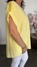 Shirt Nora kant +ketting Geel