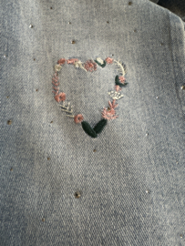 RED Berry jeans flared met zilver glitter en geborduurde hartjes