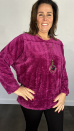 Fluffy trui met ketting magenta SALE