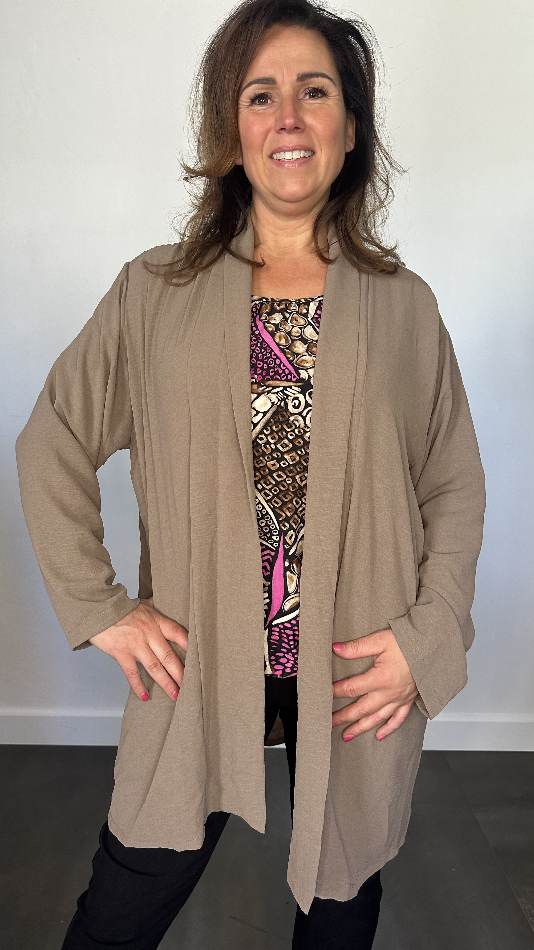 Crepe vest met sjaalkraag taupe