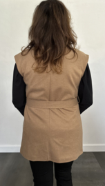 Gilet met ceintuur en knoop sluitingcamel