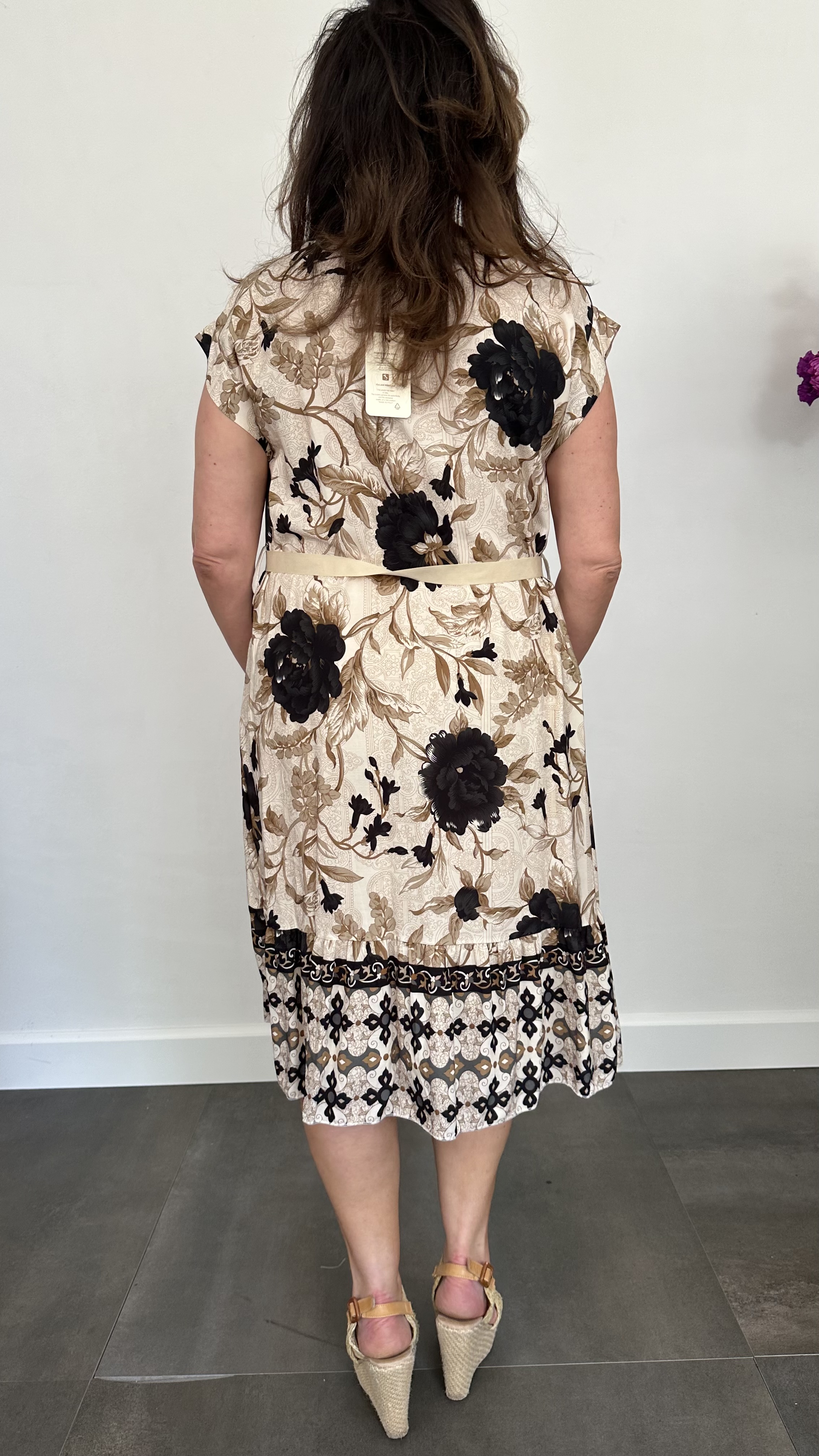 Jurk Ilona gebloemd camel/zwart SALE