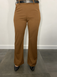 Flared pantalon met wijde pijp en riem cognac