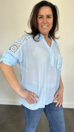 Blouse met kant Steffie ijsblauw