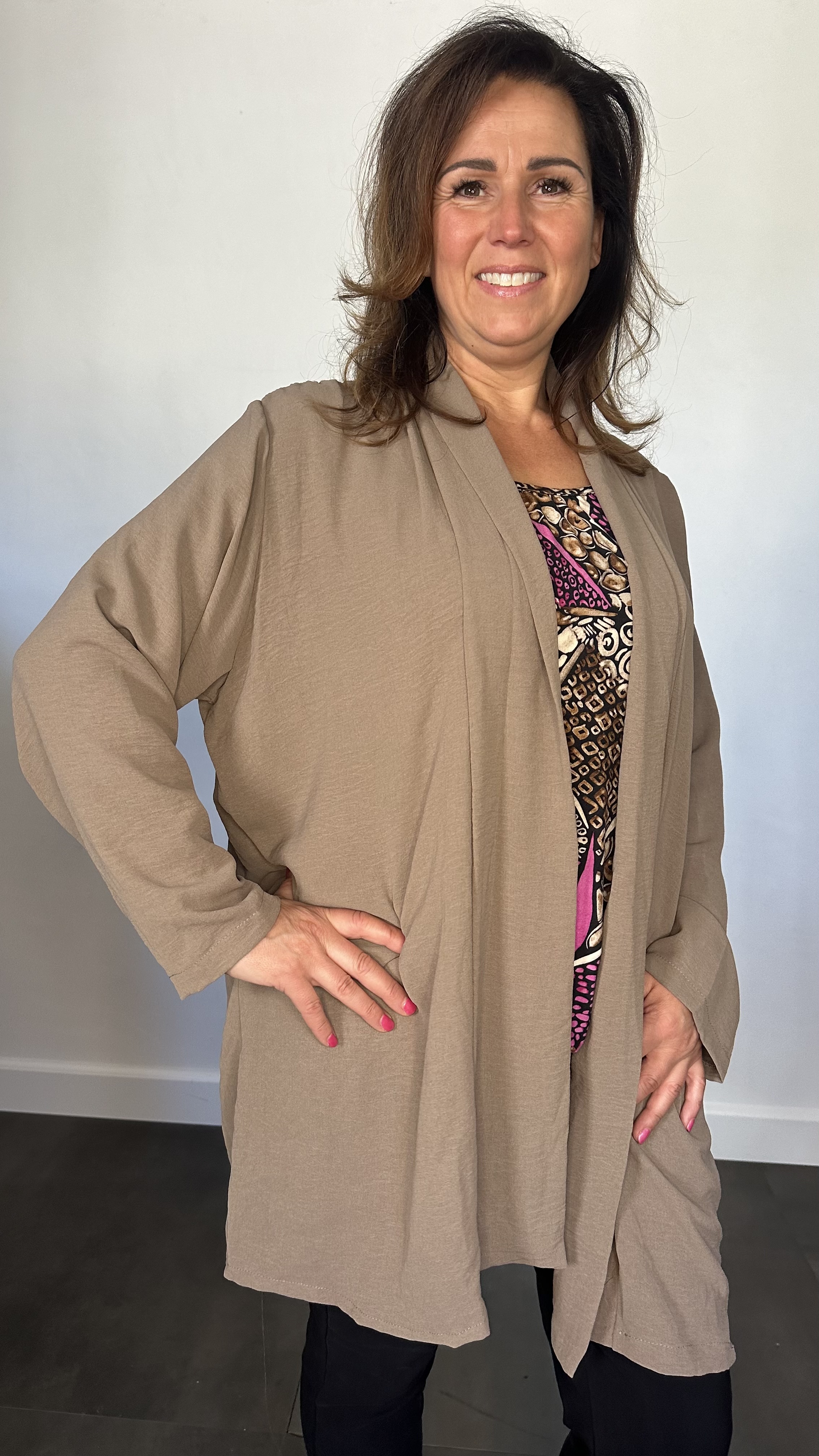 Crepe vest met sjaalkraag taupe