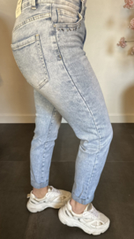 RED Berry jeans MOMFIT studs