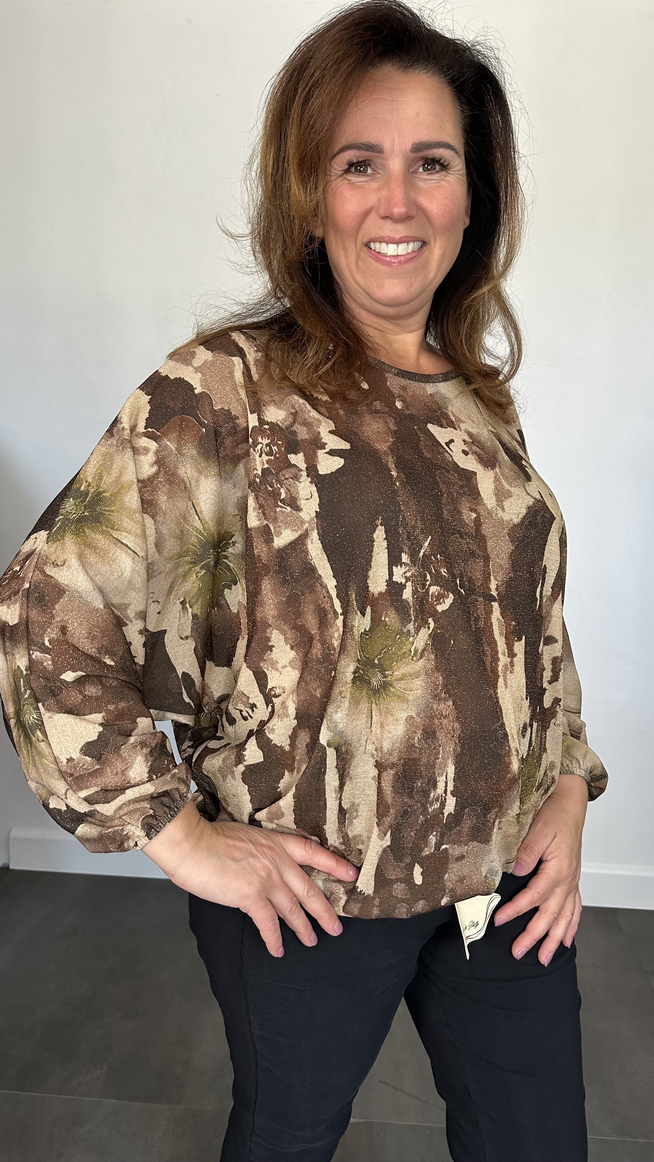 Top met elastiek marble flower bruin/army
