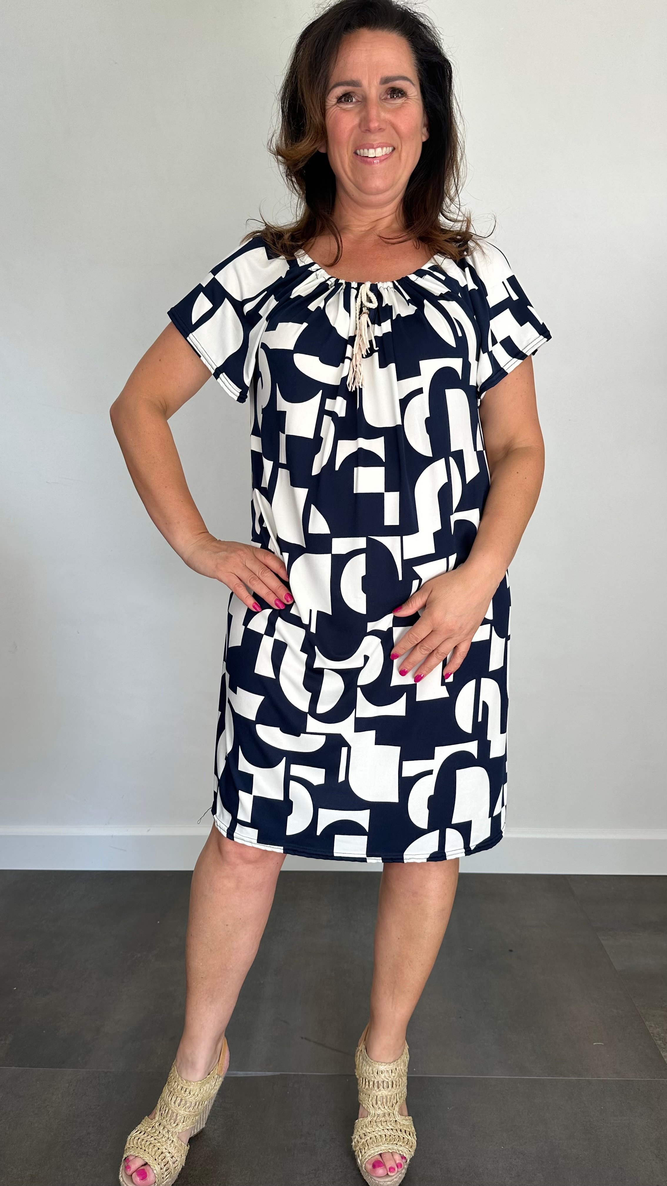 Jurk met koordje letters marine/wit