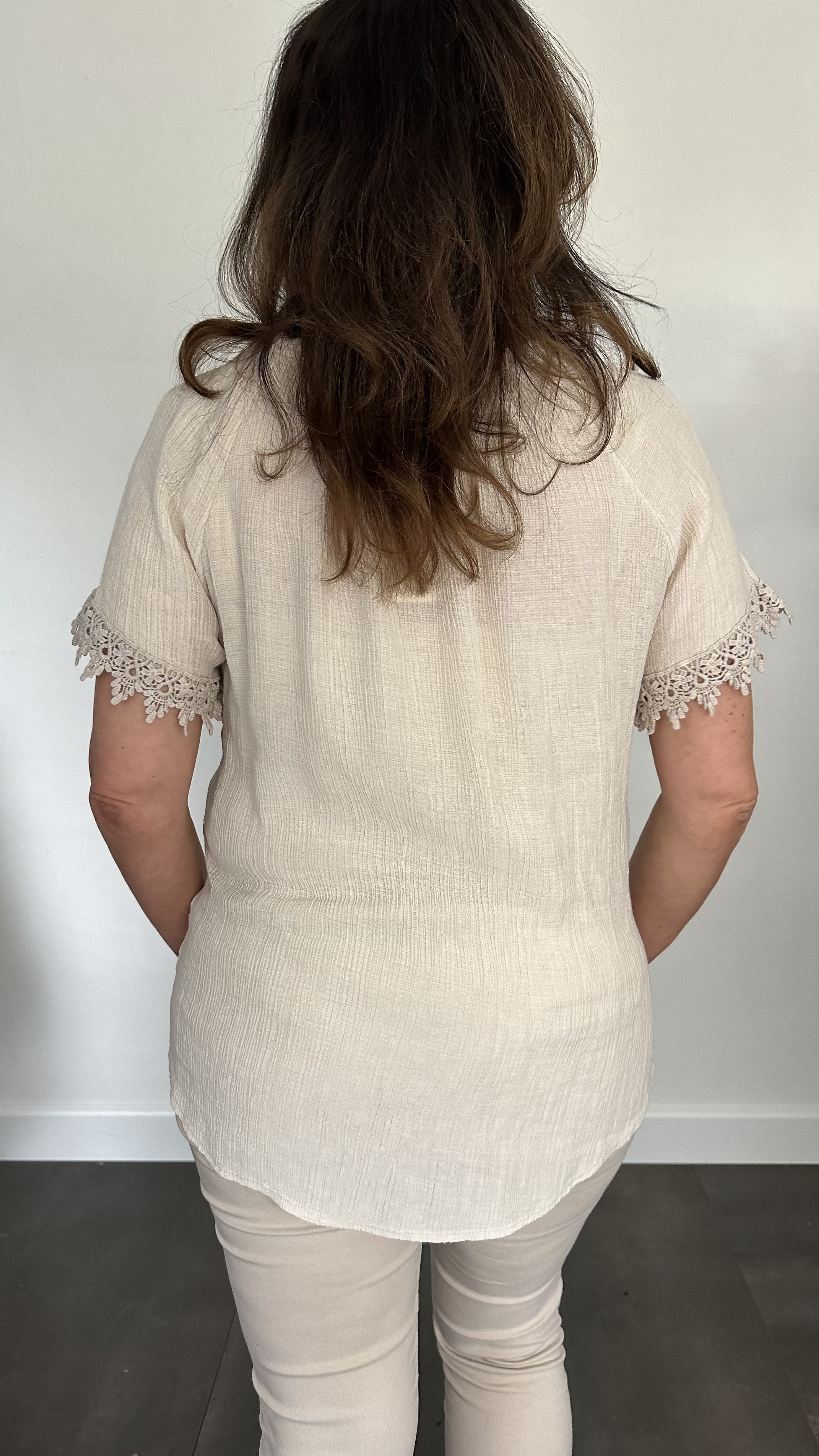 Crinkle shirt met kant zand