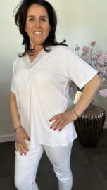 Ribbel shirt met kanten V-hals Wit