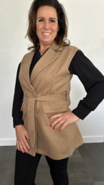 Gilet met ceintuur en knoop sluitingcamel