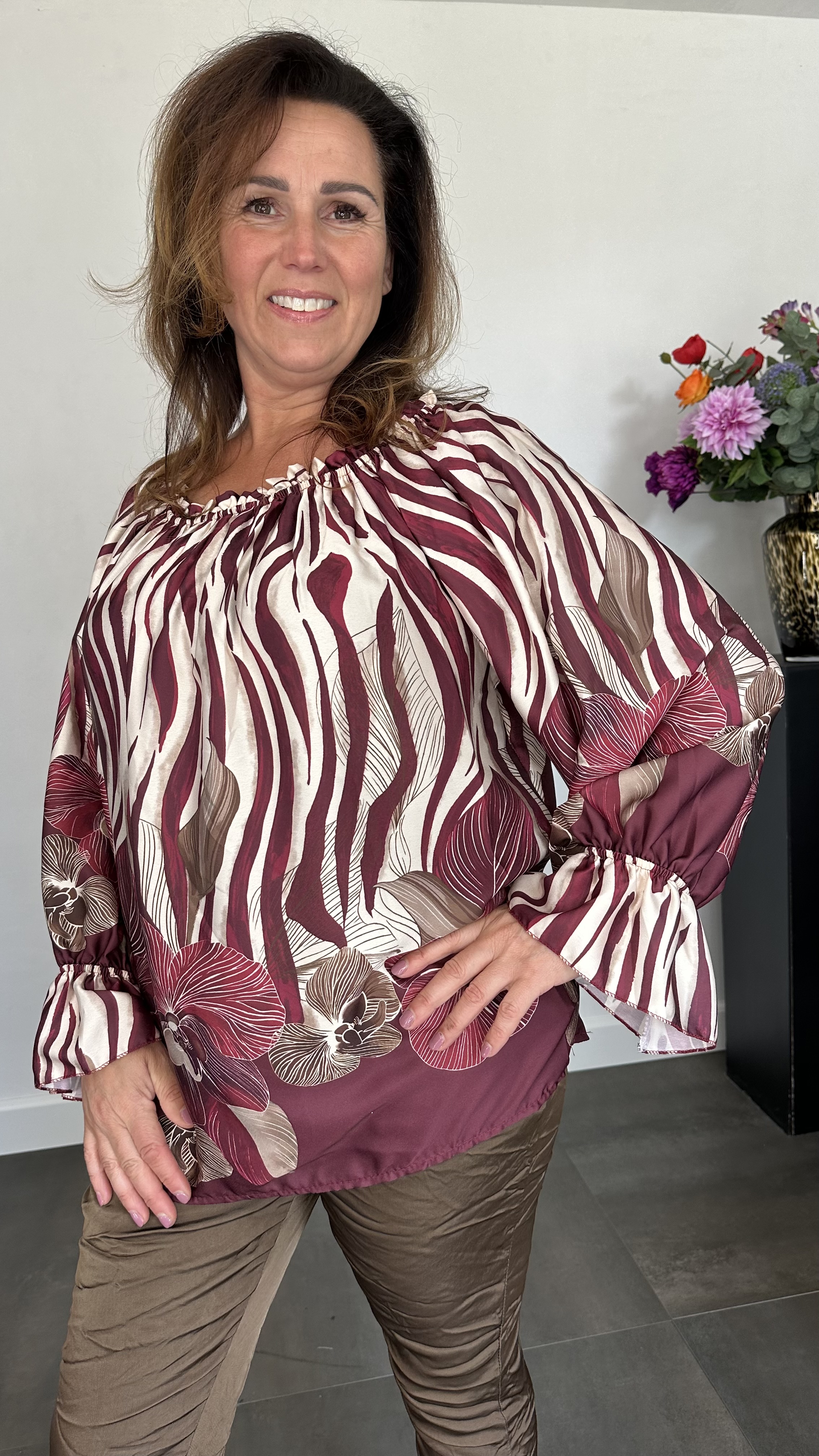 Satijnen blouse zebra/flowers bordeaux