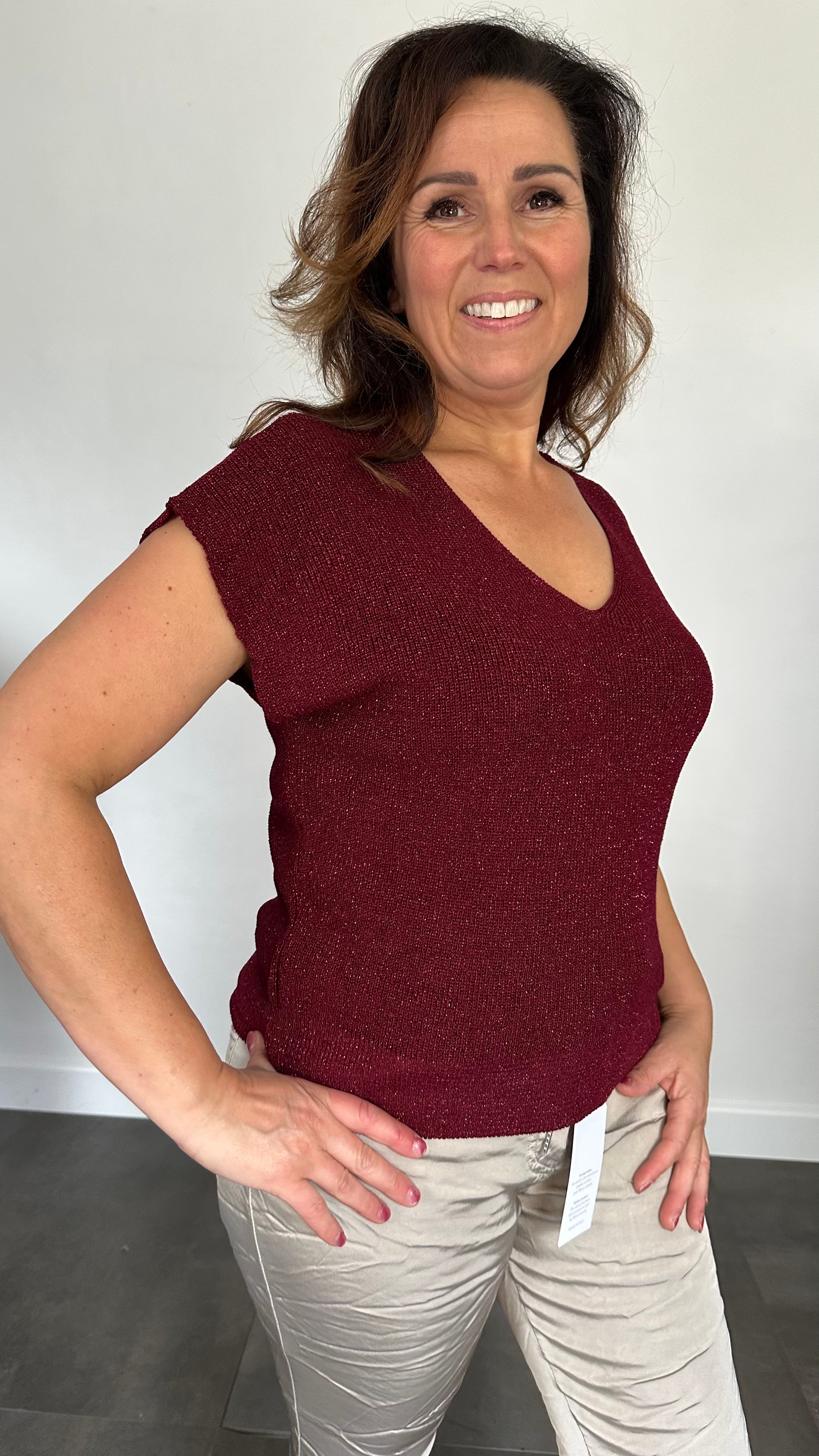 Fijn gebreid truitje met lurex bordeaux