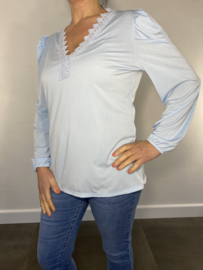 Shirt met kant Diana lange mouw licht blauw