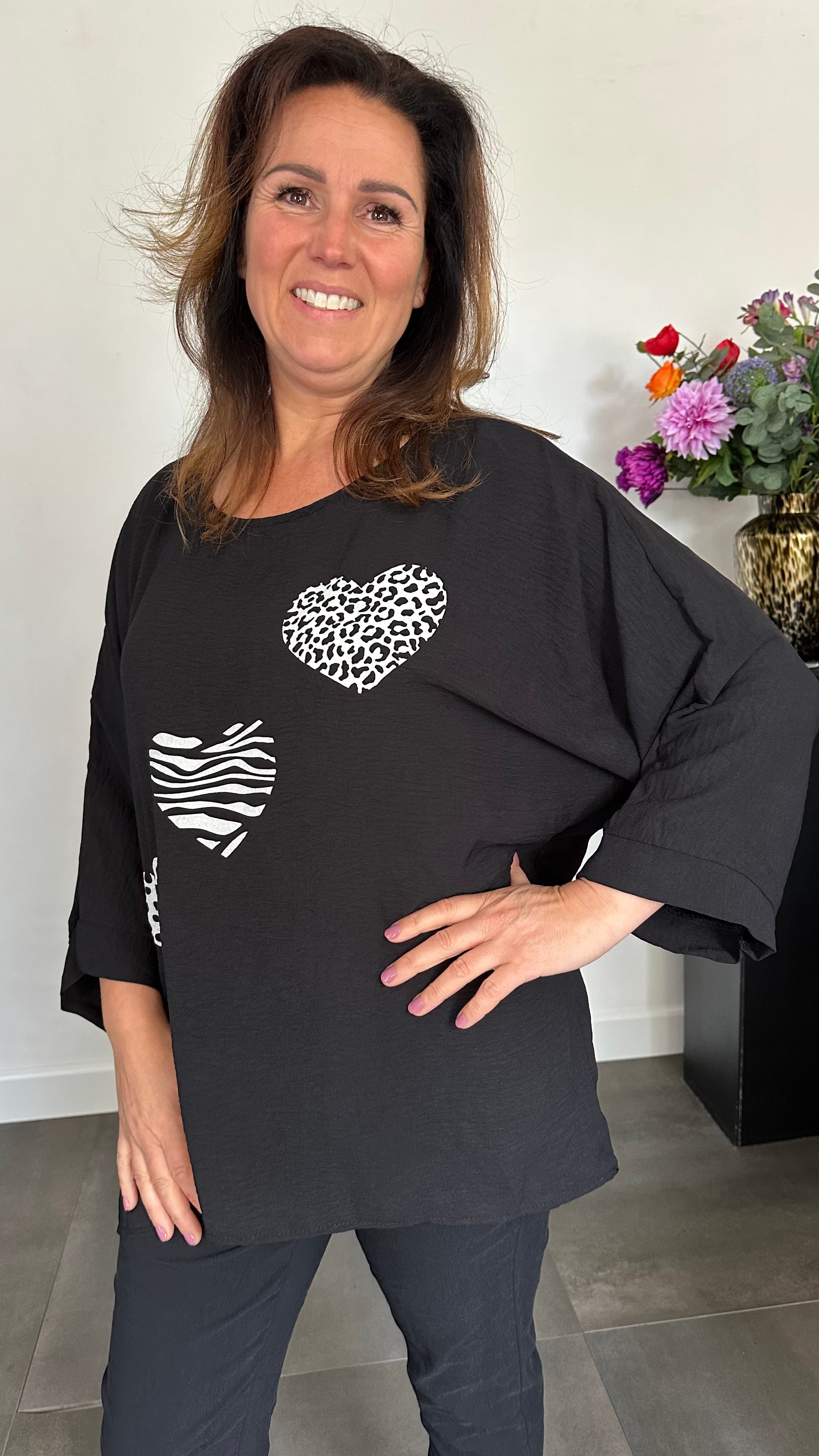 Crepe shirt hearts +SIZE zwart