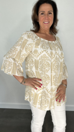 Blouse Athene met flared mouw en elastiek in de halslijn zand