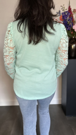 Top Mindy met kanten mouw Mint