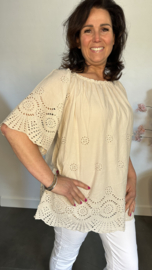 Broderie top Aurora zand