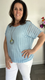 Shirt Lara met ketting ijsblauw