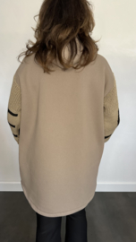 Vest met gebreide mouwen en capuchon "love" taupe
