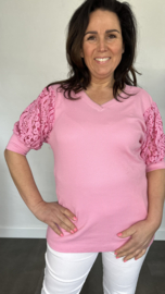 Truitje met v-hals en kanten pofmouw pink