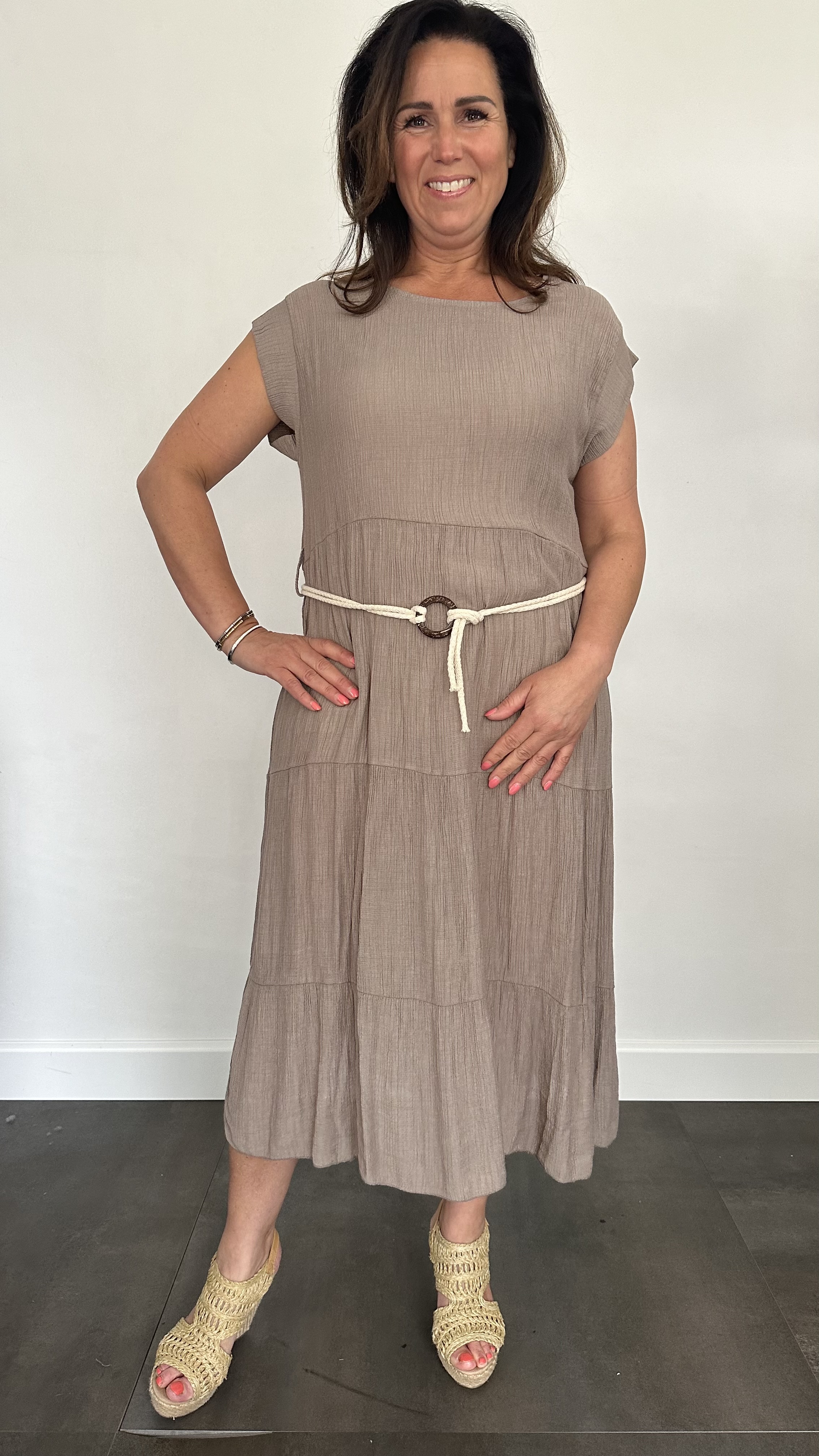 Crinkle jurk Ciara taupe