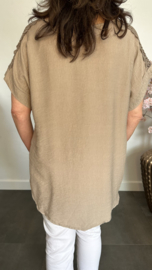 Shirt Nora kant +ketting Taupe