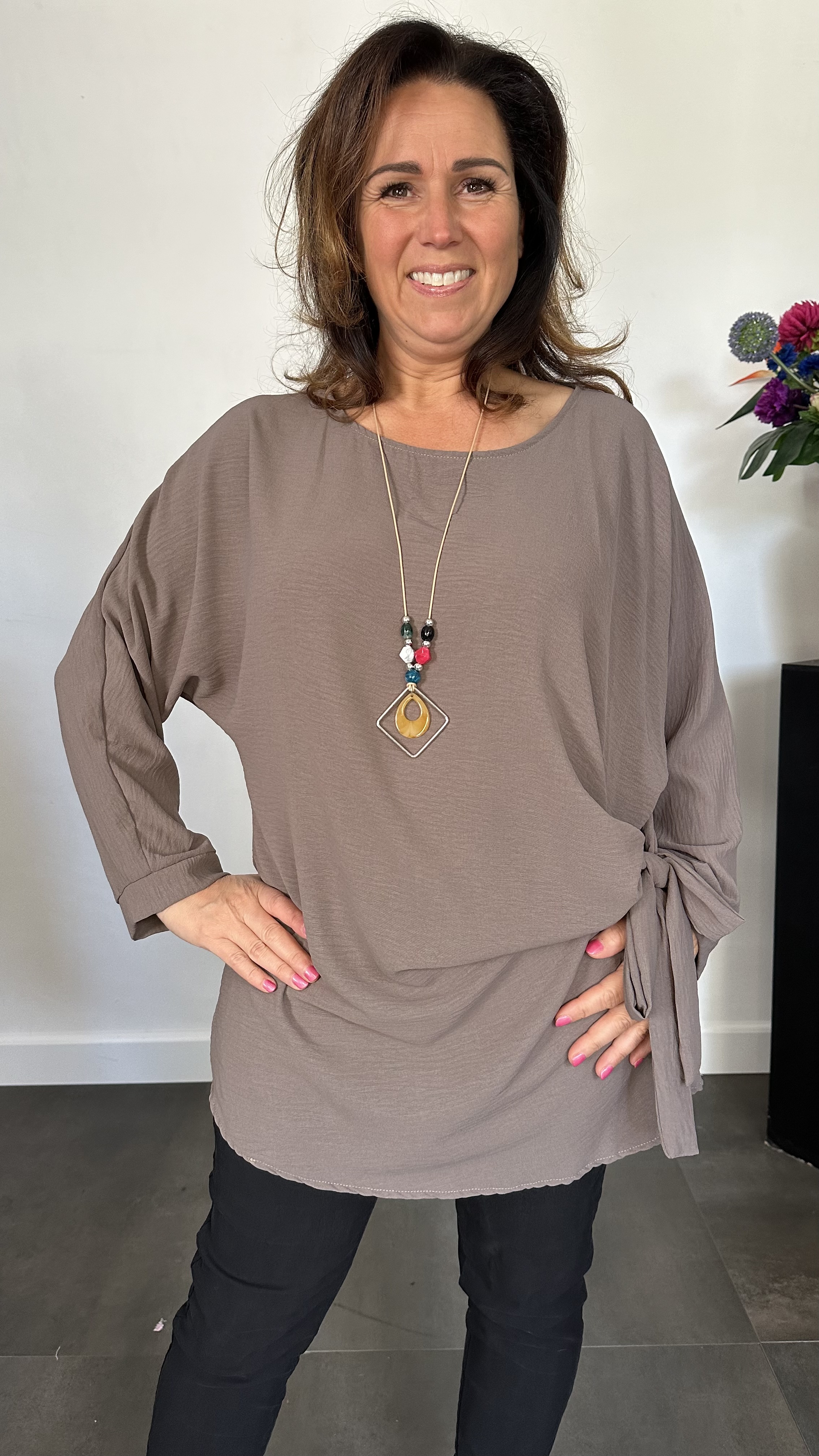 Shirt met strik Reza taupe