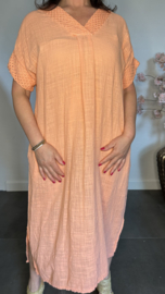 Linnenlook jurk met gehaakt kant Peach