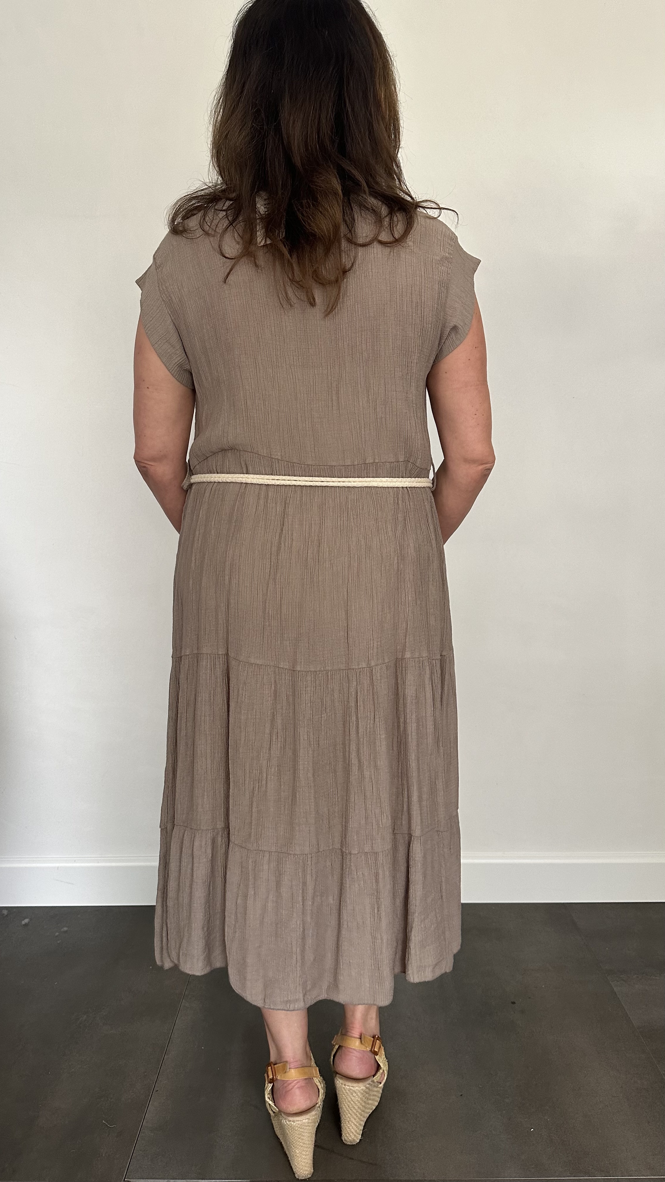 Crinkle jurk Ciara taupe