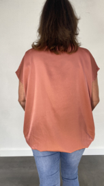Satijn look shirt met elastiek onderin donker roze