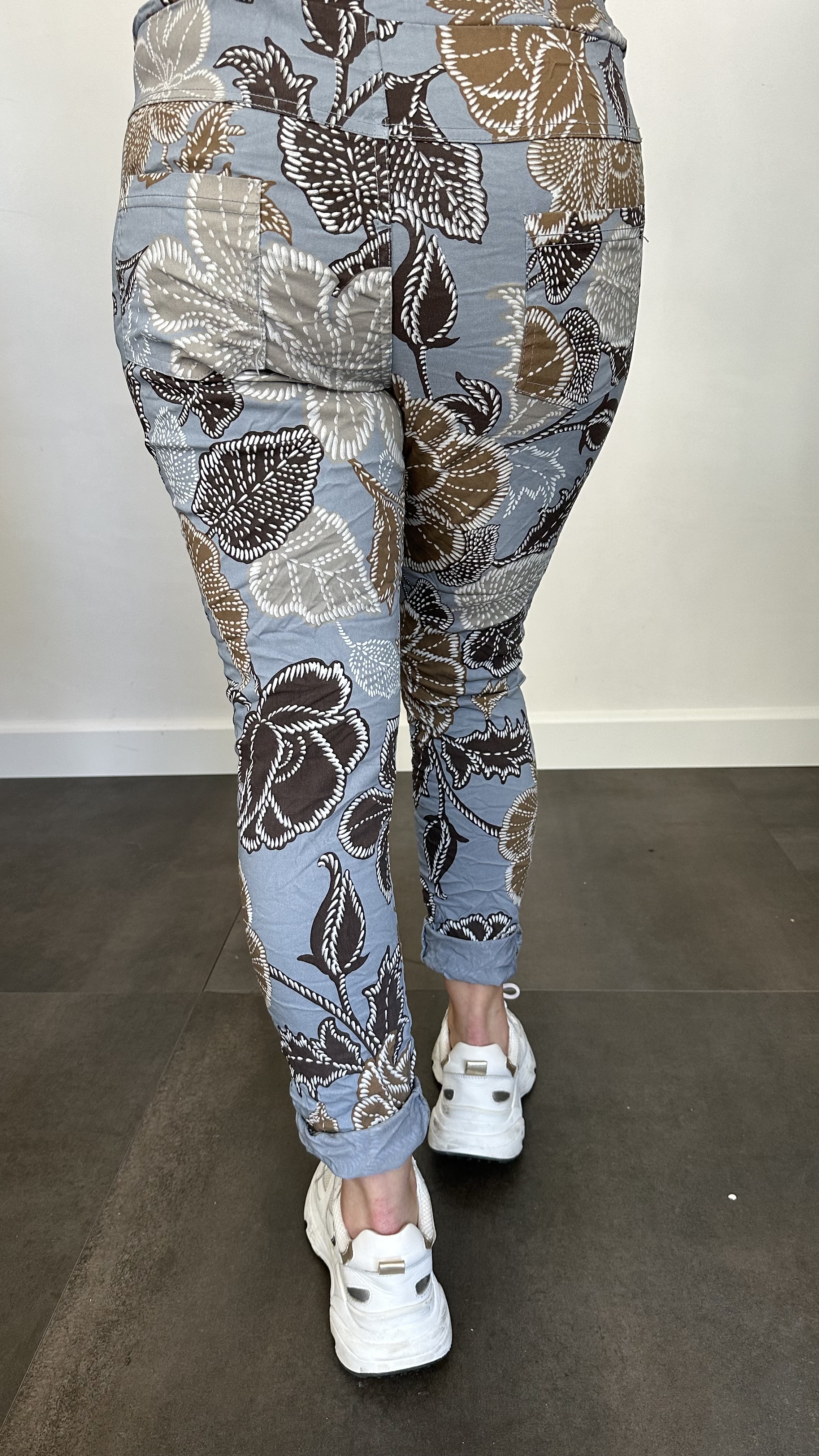Joggjeans Feline gebloemd blauw