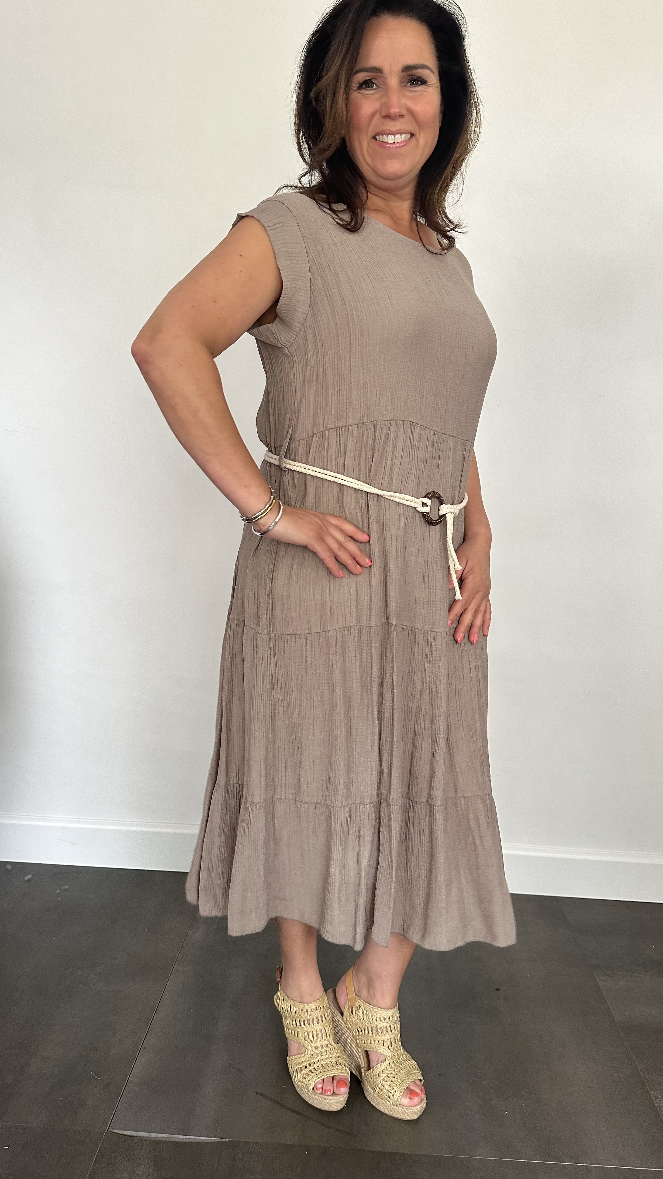 Crinkle jurk Ciara taupe