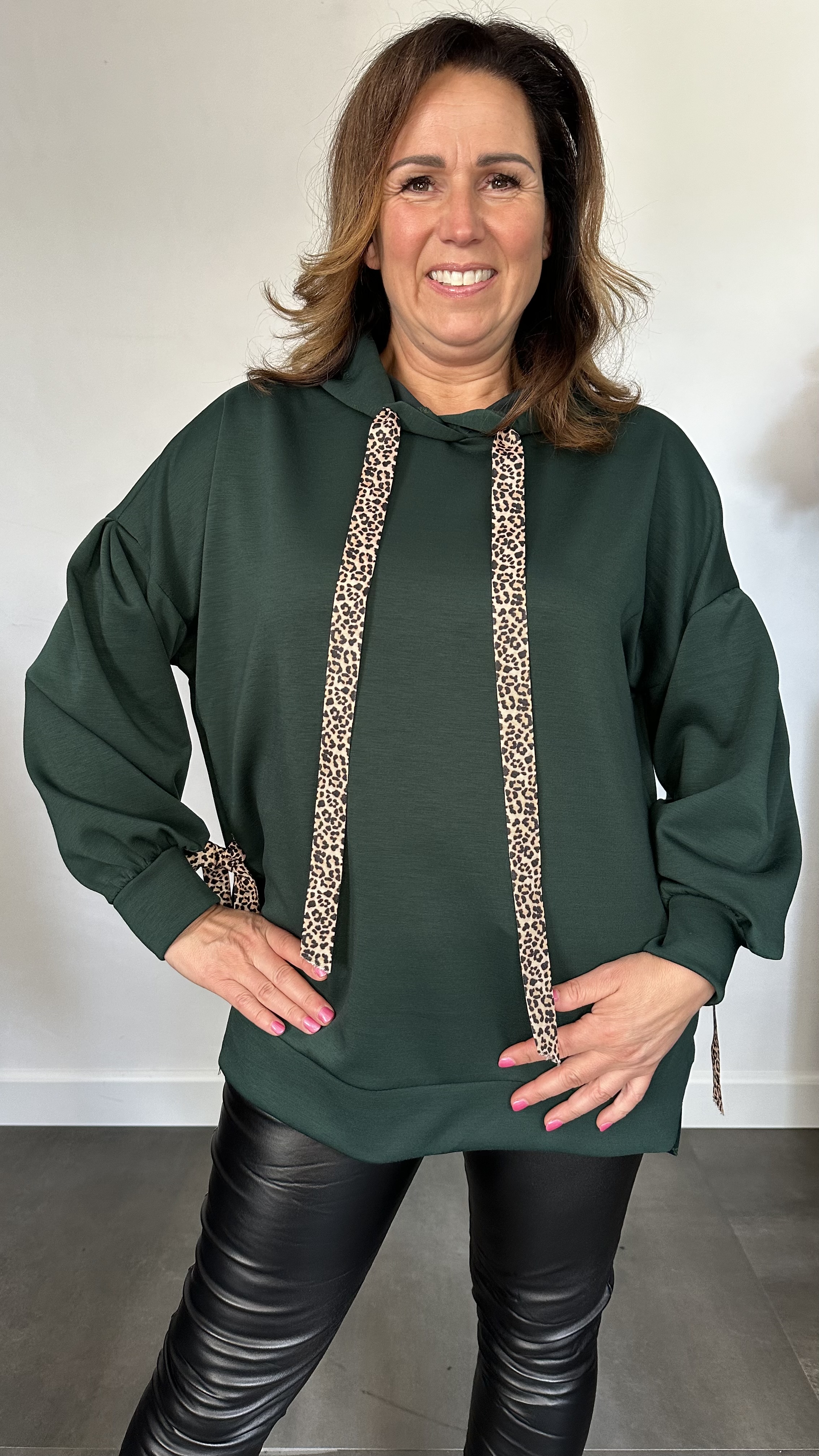 Sweater met capuchon en panter strikken flessen groen